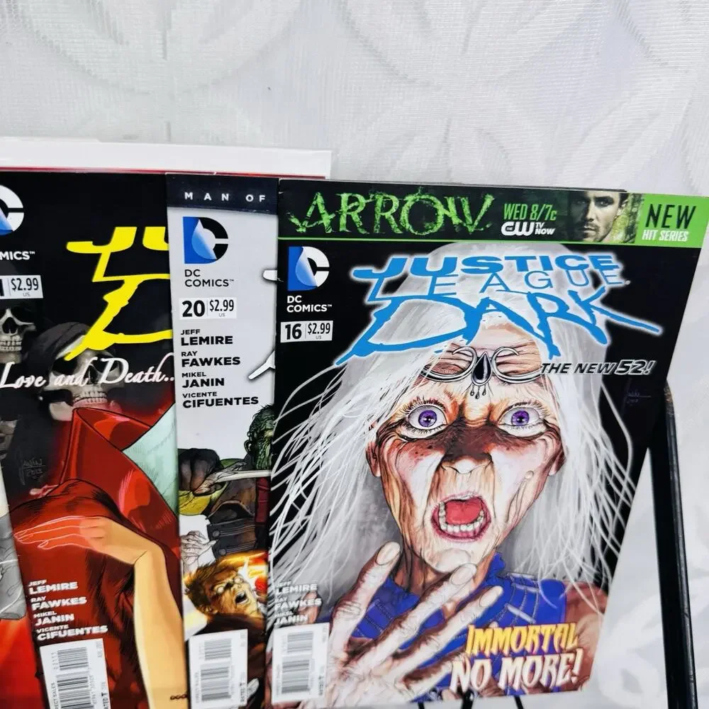 Justice League Dark 0 2-6 8 11 16 20-21 29 30 32-33  Futures‎ End Lot Zantana